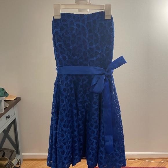 Strapless royal blue cocktail dress, perfect for wedding/homecoming - Picture 2 of 4
